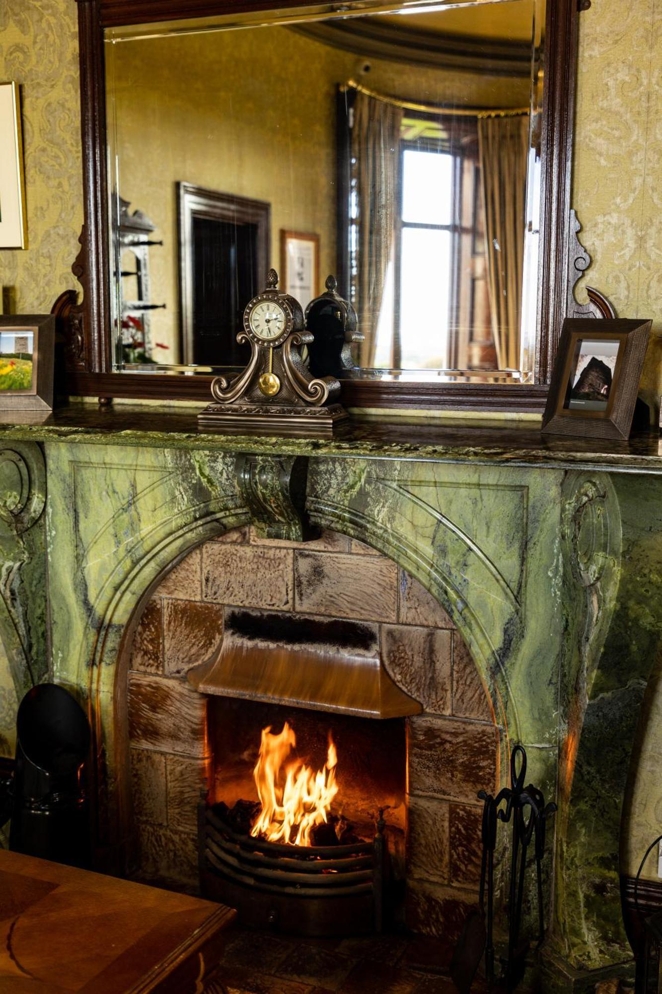 Ballinalacken Castle Country House Hotel Doolin Eksteriør billede